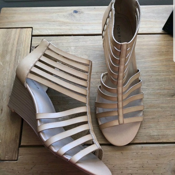 NIB Torrid Tan Strappy Wedge Sandals - Picture 5 of 7